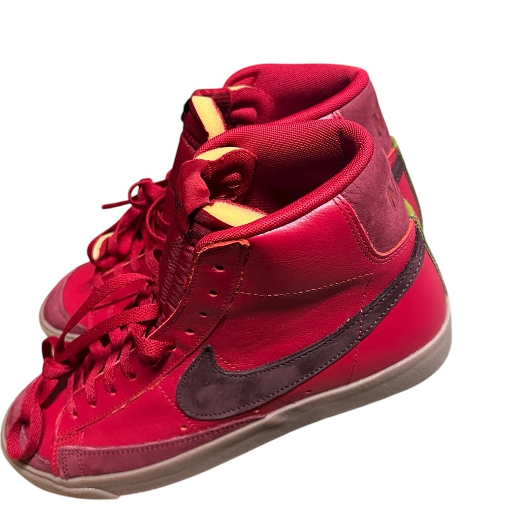 NIKE BLAZER MID 77 RED  SIZE 10 ,NEW without box